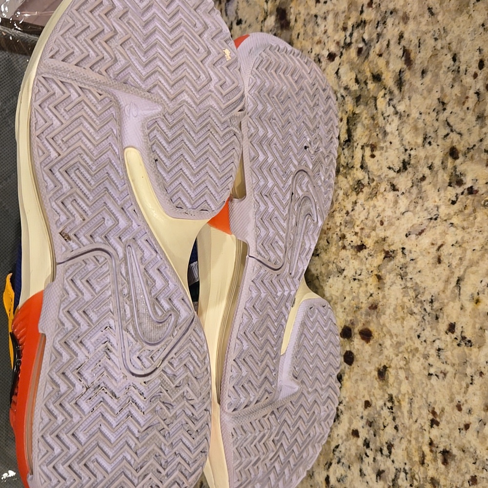 Nike LeBron Kids Basketball Shoes Multicolor Size 6Y - Picture 5 of 6